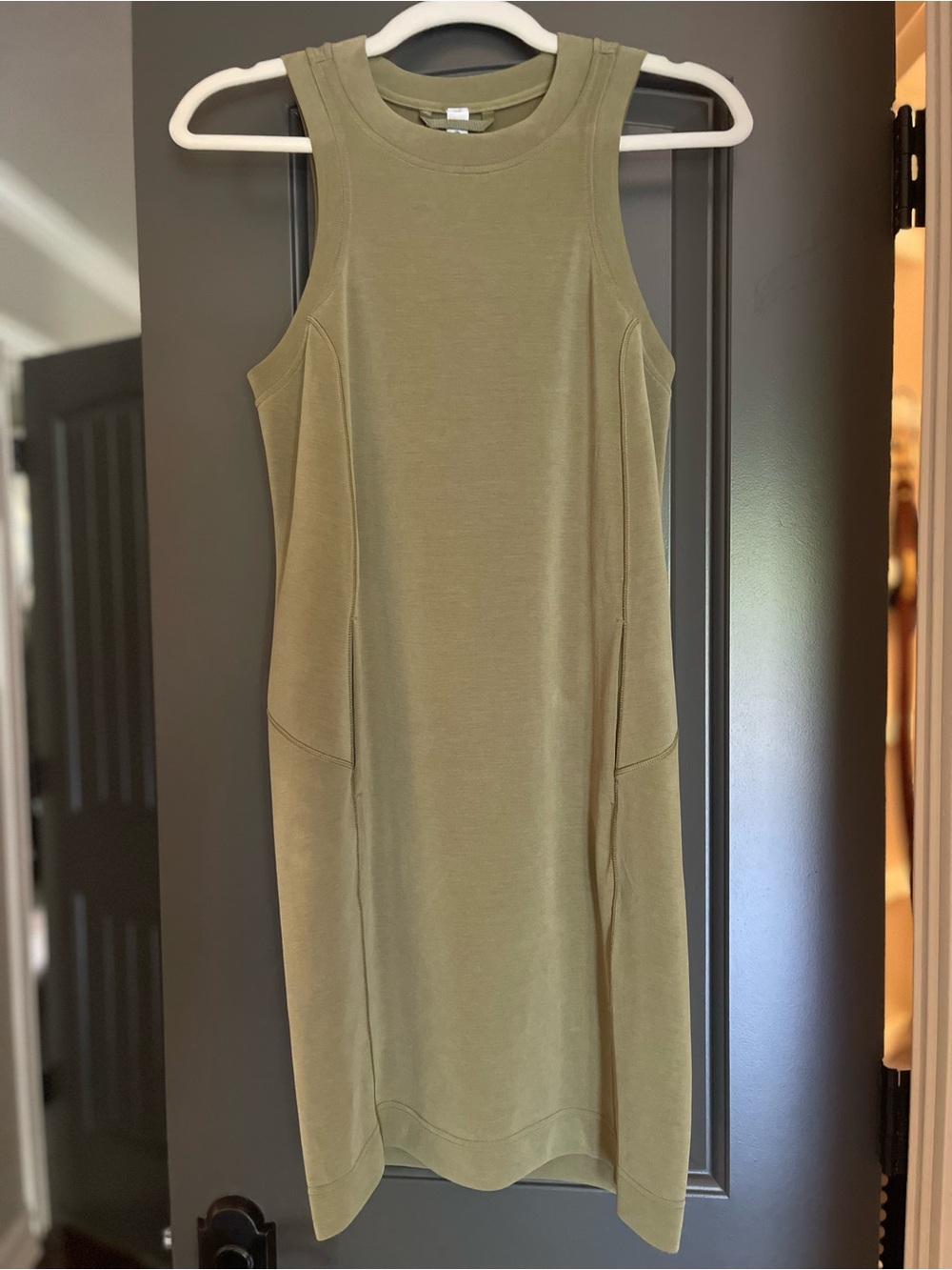 Lululemon Softstreme “Back in action” sleeves dress sz 4 Green